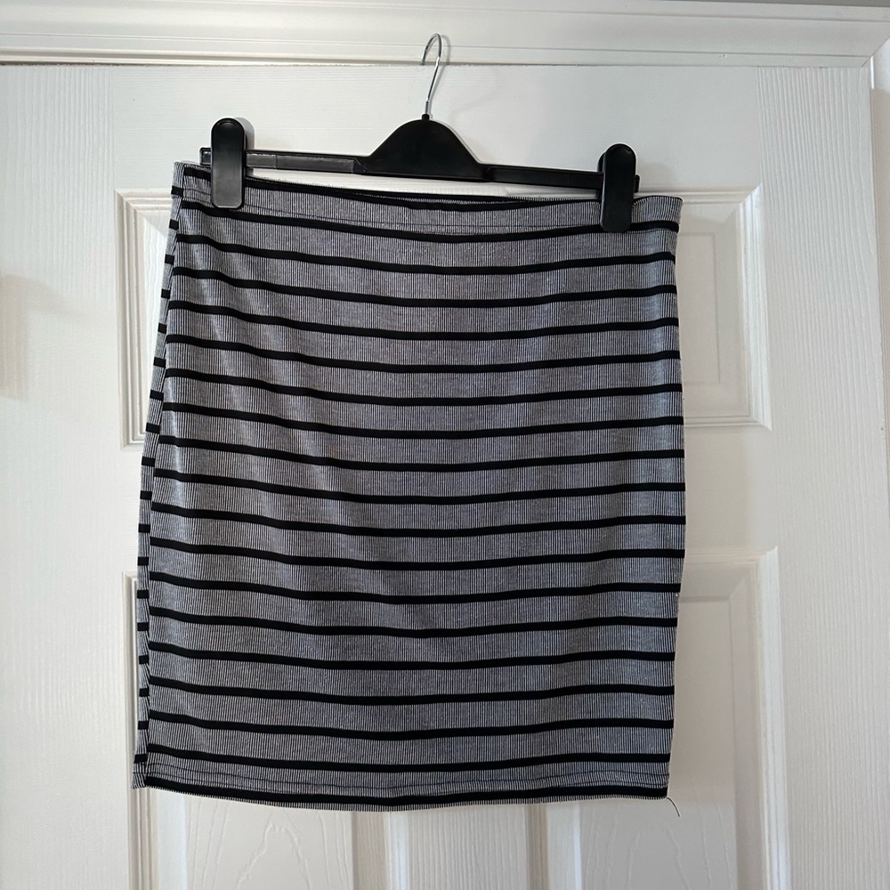 Primark - Stretch Skirt Black/Gray Stripe - Size 12